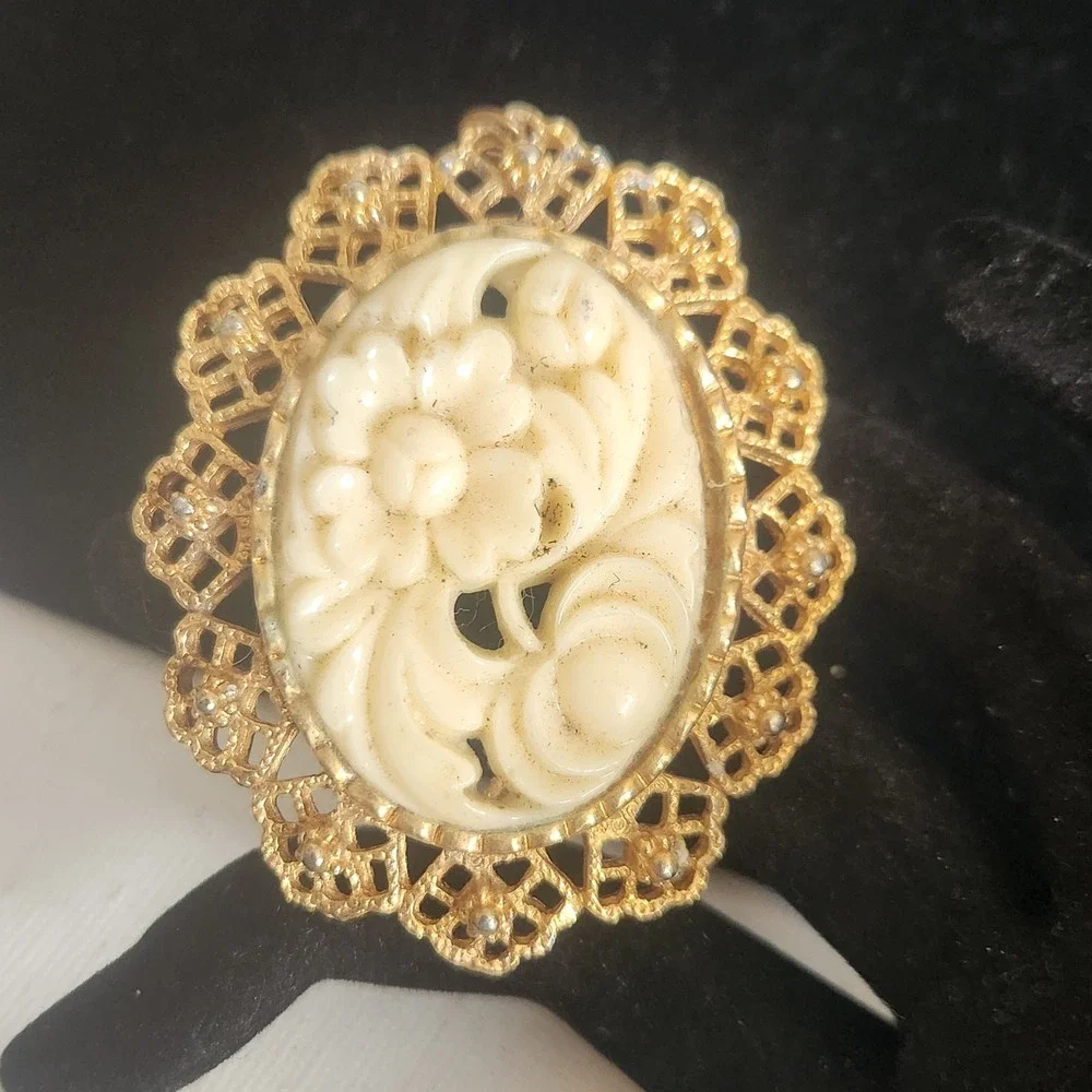 Vintage Gold Tone Cream Floral Resin Cameo Filigree Oval Pendant Brooch Base